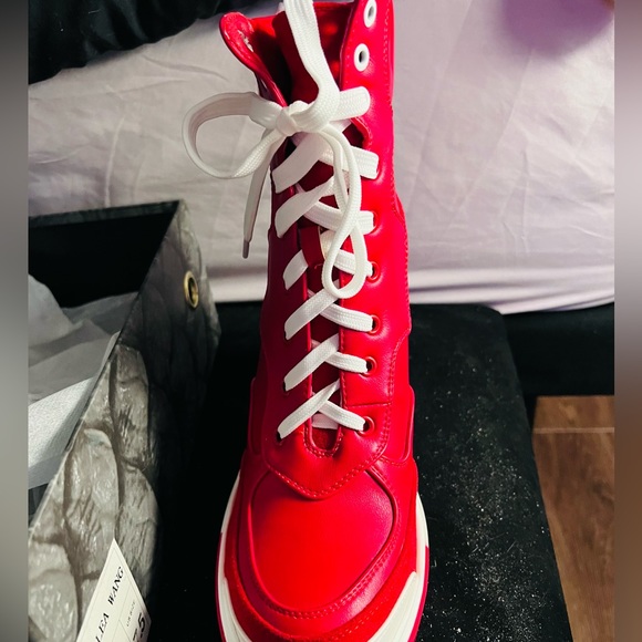 AZALEA WANG Captain - Red - Picture 3 of 6